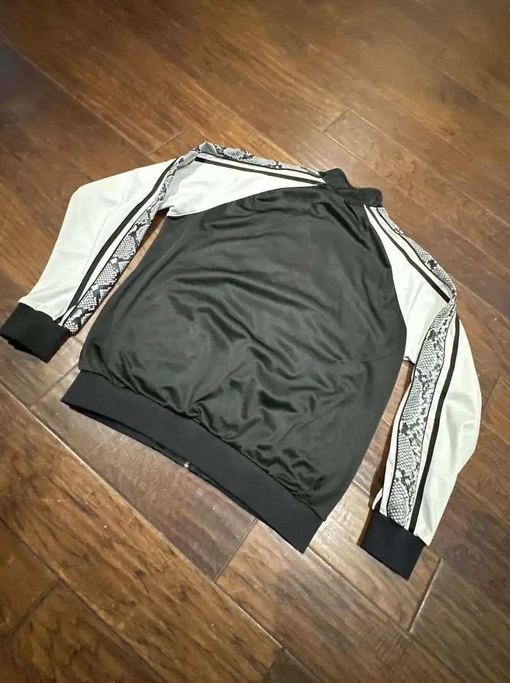 Fashion Nova Men Size L Black and White Snake Print Track Jacket